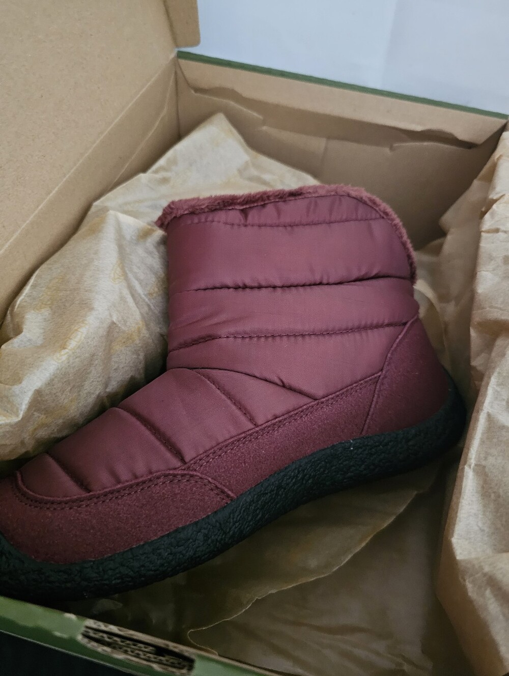 NIB KEEN Women's Cozy Quilted Fold Down Ankle Boot - Burgundy Sz 9